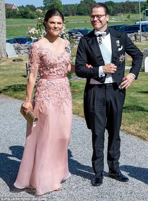 Bride Family Dress, Mom Dress For Wedding, Mother Of Bride Dresses, Mothers Gowns, Filipiniana Dress, Mother Of The Bride Dresses Long, Princess Victoria Of Sweden, Mother Of The Bride Gown, Royal Clothing