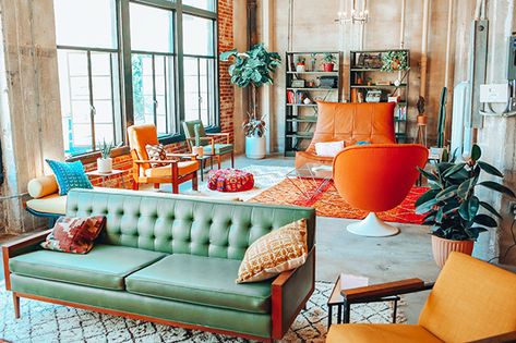 Monochromatic Room, Maximalist Interior, Maximalist Design, Funky Decor, Maximalist Decor, Maximalism, Cozy Living Rooms, Home Decor Trends, Simple Decor