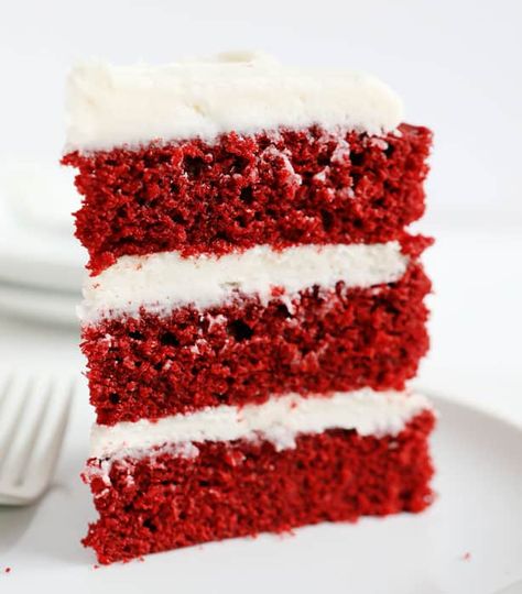 Red Velvet Cake Recipe Easy, Redvelvet Cake, Best Red Velvet Cake, White Chocolate Frosting, Bolo Red Velvet, Inside Cake, Buttermilk Cake, Red Velvet Cake Recipe, Velvet Cake Recipes