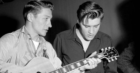 The pioneering rock guitarist - who was most famous for backing Elvis Presley - has passed away Elvis Presley Quotes, Elvis Tcb, Greasy Spoon, Scotty Moore, Mystery Train, Elvis Family, Graceland Memphis, Tupelo Mississippi, Elvis Pictures