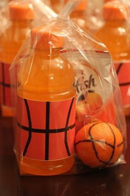 Snacks Basket, Sports Vbs, Basketball Snacks, Sport Snacks, Basketball Treats, Basketball Banquet, Basketball Themed Birthday Party, Basketball Theme Birthday, Basketball Awards