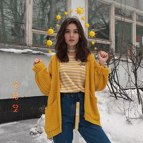 pale aesthetic Art Mom Aesthetic, Pale Aesthetic, Mustard Cardigan, Look Retro, Mellow Yellow, Makeup Art, Aesthetic Outfits, Outfits Casuales, Outfits Aesthetic