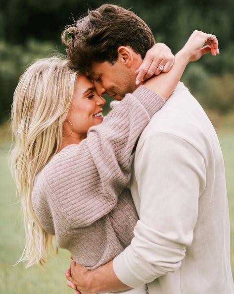 Casual Outdoor Couple Photoshoot, Southern Engagement Pictures, Engagement Photos Inspiration, Casual Couple Poses, Madison Lecroy, Engagement Photo Shoot Poses, Engagement Photoshoot Poses, Engagement Shoots Poses, Engagements Pictures