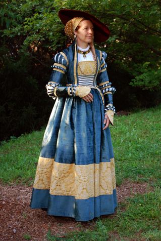 16th Century Fashion, Fashion Timeline, German Dress, German Fashion, Western Clothing, Gown Inspiration, Beautiful Costumes, Heritage Fashion, Historical Costume