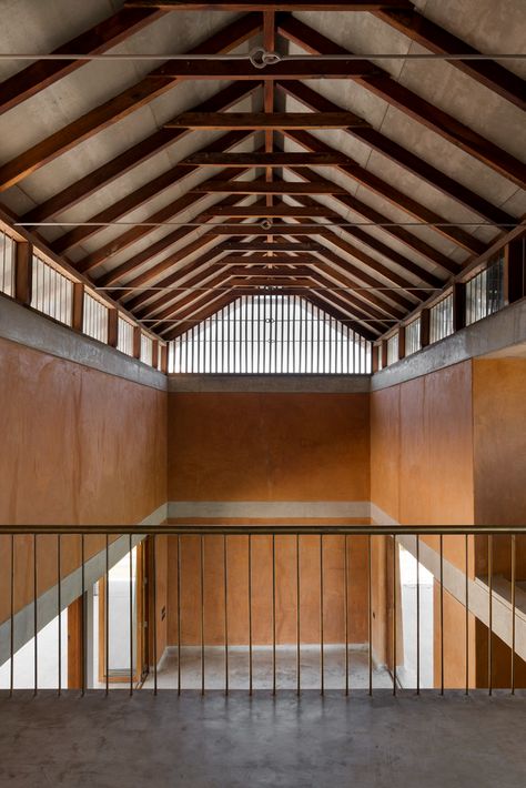 Gallery of House of Earth and Stone / STUDIO MOTLEY - 12 Sawtooth Roof, Mud Plaster, Sliding Folding Doors, Wood Staircase, India Images, Archi Design, Brick And Wood, Extended Family, Wood Ceilings