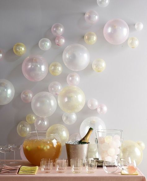 Balloons blown up to different sizes and just taped to the wall.  Great idea! Creative Baby Shower Themes, Creative Baby Shower, Balloon Diy, Eve Parties, New Years Eve Party, New Years Party, Party Inspiration, Mimosa, Wedding Shower