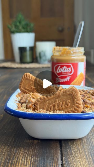 Biscoff Apple Crumble, Biscoff Biscuits, British Desserts, Biscoff Spread, Crumble Recipe, Dessert Ingredients, Apple Crumble, Plain Flour, Apple Recipes