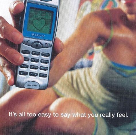 American Apparel Ads 2000s, Early 2000s Advertisements, Old Jnco Ads, Frutiger Aero Nostalgia Di, Merch Shoot, Sony Phone, Gadget Tecnologici, 90s Car Advertisements, Magazine Advert