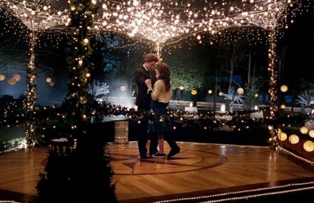 Fairy lit pergola Twilight Collage, Bella Y Edward, Twilight Party, Gazebo Lighting, Twilight Pics, Renesmee Cullen, Twilight Wedding, Twilight Love, Rosalie Hale