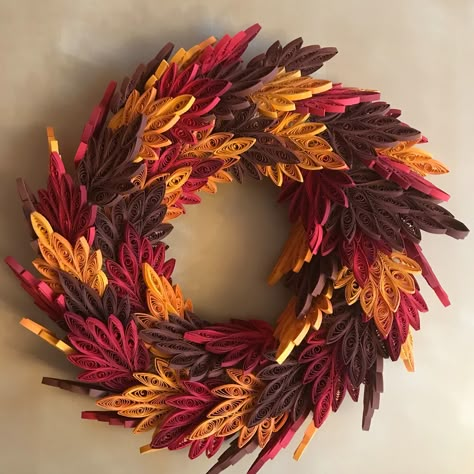 Quilling Autumn Leaves, Quilled Autumn Leaves, Autumn Quilling Ideas, Autumn Quilling, Quilling Wreath, Fall Quilling, Quilling Mandala, Paper Quilling For Beginners, Quilling Work