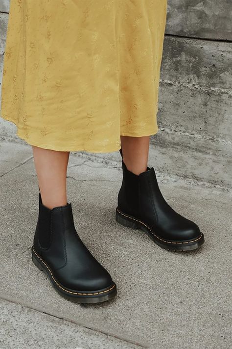 Chealse Boot Outfit, Chealse Boot Outfit Women, Dr Martens Chelsea Boots Outfit, Chealse Boot, Chelsea Boot Outfits Women, Feminine Boots, Dr Martens Chelsea Boots, 2976 Chelsea Boots, Dr Martens Chelsea