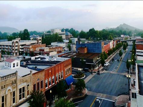 Dalton, Georgia. My hometown. I need the peace and the tranquility of this place. Dalton Georgia, Downtown Pictures, Chattanooga Tennessee, Country Fair, Georgia On My Mind, Countries Of The World, Small Towns, Pretty Pictures, Georgia