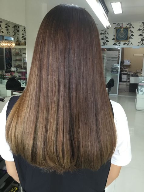 Haircut Inspo No Layers, Cute Haircuts No Layers, Straight Haircut No Layers, Azey Cosplay, Straight Medium Length Haircut, Korean Long Hair, Golden Brown Hair Color, Golden Brown Hair, Straight Hair Cuts