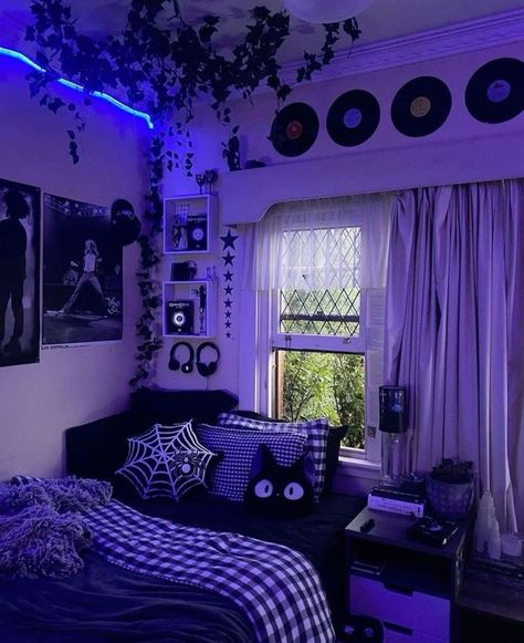 Bedroom Ideas Small Spaces, Indie Rooms, Trendy Room, Dream Bedroom Inspiration, Chill Room, Purple Rooms, Retro Room, Room Redesign, Dekorasi Kamar Tidur