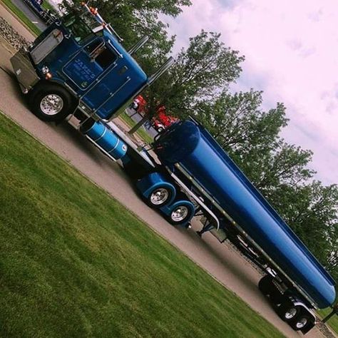 www.CDLhunter.com #cabover #coetrucks #cdlhunter #truckstop #trucklife #tankerdriver #tanker @cdlhunter 6x6 Truck, Custom Big Rigs, Truck Paint, Cab Over, Show Trucks, Kenworth Trucks, Tanker Trucking, Vw T1, Peterbilt Trucks