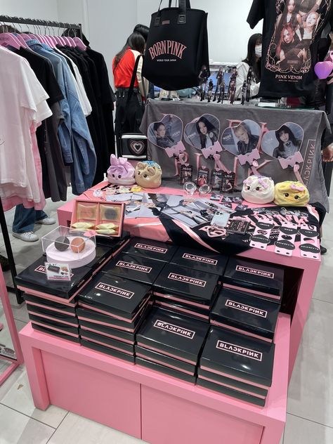 Blackpink Products, Blackpink Merch, Blackpink In Your Area, Monster High Pictures, Kpop Diy, Blink Book, Black Pink Background, Kpop Merchandise, Blackpink Funny