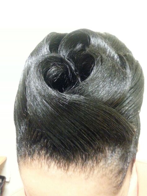 Funnel look up do Hair Twists, 90s Hair, Natural Hair Short Cuts, 50 Hair, Updo Styles, Natural Hair Twists, Glam Hair, 90s Hairstyles, Updo Hairstyles