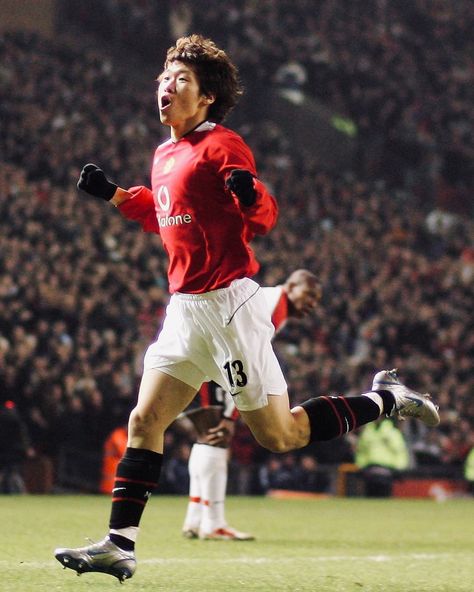 Manchester United Wallpaper, Manchester United Legends, Cristiano Ronaldo Cr7, Park Ji Sung, Edgy Wallpaper, Man Utd, Football Wallpaper, Man United, Ji Sung