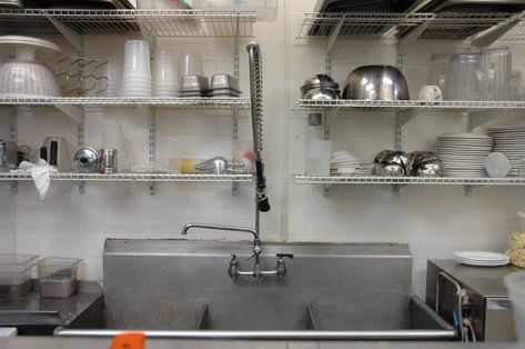 Diy Dish Drying Rack, Three Compartment Sink, Restaurant Organization, Drying Rack Kitchen, Diy Dish, Best Hacks, Dish Drying Rack, Kitchen Storage Shelves, Restaurant Dishes