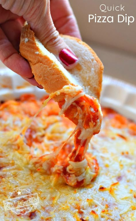 Hot Pizza Dip, Cream Cheese Pizza, Pizza Dip Recipes, Crustless Pizza, Recipe With Cream Cheese, Hot Pizza, Backyard Food, Delicious Dips, Pizza Dip