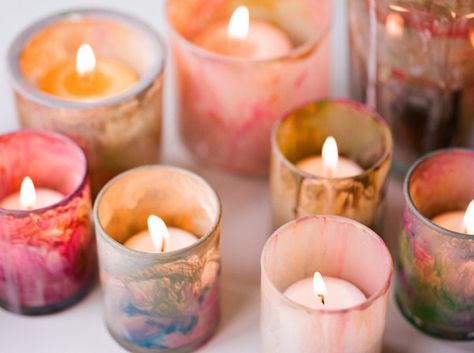 Some simple votives and watercolor paint can create these unique pieces. Votives Diy, Wedding Votives, Candle Votives, Glass Votives, Glass Votive Candle Holders, Diy Candle Holders, Artistic Wedding, Glass Votive, Diy Decoration