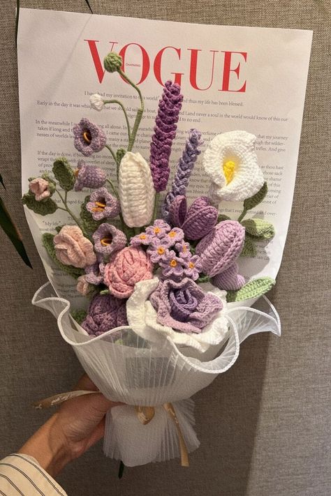 Aesthetic Crochet Flower Bouquet, Aesthetic Crochet Flowers, Crochet Bouquets Ideas, Aesthetic Crochet Bouquet, Crochet Bouquet Of Flowers, Crochet Bouquet Aesthetic, Knitted Flower Bouquet, Crochet Flowers Aesthetic, Crochet Cute Stuff