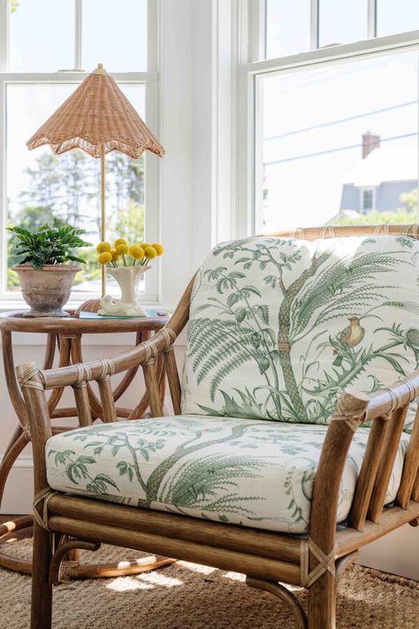 Post – Decor Maine Vinyl Countertops, Cottage Coastal Decor, Maine Cottage Furniture, Post Decor, West Indies Decor, Blue And Green Living Room, Small Sunroom, Classic Kitchen Design, Maine Cottage