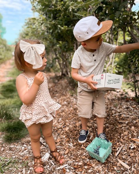 Sibling Outfits Brother Sister, Brother And Sister Outfits, Coordinating Sibling Outfits, Brother Sister Outfits, Toddler Summer Outfits, Children Outfits, Toddler Photoshoot, Twin Toddlers, Girls Sister