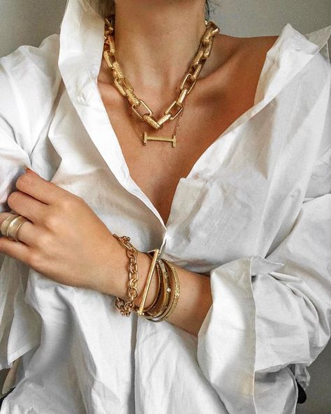 Fall Jewelry Trends, Foto Tips, Gold Bracelets, Women's Jewelry And Accessories, Nalu, Jewelry Photography, Fall Jewelry, Coco Chanel, Who What Wear