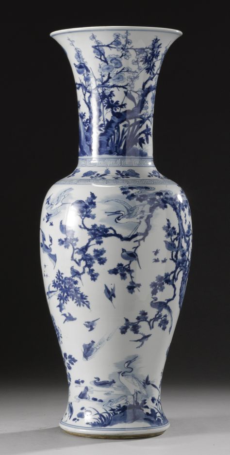 A BLUE AND WHITE 'HUNDRED BIRDS' 'YEN-YEN' VASE QING DYNASTY, KANGXI PERIOD. vase ||| sotheby's n08834lot6cwhhen Art Chinois, Japanese Vase, Blue And White Vase, Blue White Decor, Chinese Vase, Chinese Pottery, Ceramic Candle Holders, White Vase, Antique Vase