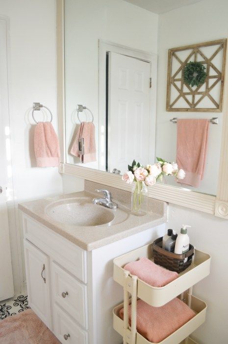 4 Easy Ways to Transform an old Bathroom | Uniquely Taylor Made Decorating Old Bathroom Ideas, Small Bathroom Ideas Pink And White, Pastel Pink Bathroom Decor, Minimalist Pink Bathroom, Dorm Room Ideas Bathroom, Just Peachy Bathroom, Hello Kitty Bathroom Aesthetic, Small Bathroom Ideas Girly, Cute Pink Bathroom Decor