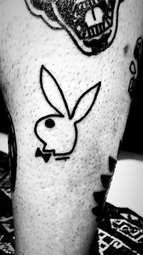 Playboy Tattoo Men, Play Boy Tattoo, Tattoo Gangster, Playboy Bunny Tattoo, Playboy Tattoo, Best Tattoo Ideas For Men, Homemade Tattoos, Bunny Tattoo, Bunny Tattoos