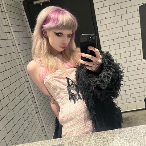 Jazmin Bean ༗.̫̮ ༗ on Instagram: “🐈‍⬛” Jazmin Bean Outfit, Jazmin Bean Aesthetic, Raspberry Ripple, Jazmin Bean, Makeup Aesthetic, Pink Outfit, Festival Outfit, Concert Outfit, Date Night Outfit