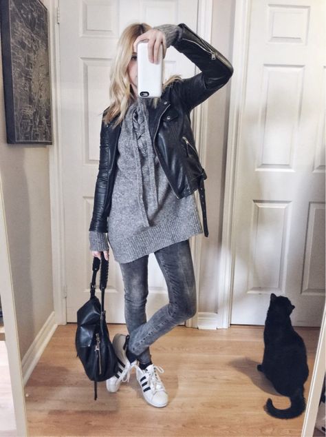 What I Wore This Week - livelovesara Gold Street Style, Back To School Things, Oversized Grey Sweater, Jeans Outfit Winter, Over 40 Fashion, 40 Fashion, School Things, Fashion Capsule, Fall Back