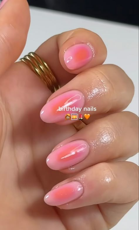 Ombre Circle Nails, Circle Gradient Nails, Circle Ombre Nails, Dainty Summer Nails, Peach Aura Nails, Pink Orange Aura Nails, Aura Summer Nails, Summer Aura Nails, Nail Inspo Summer 2023