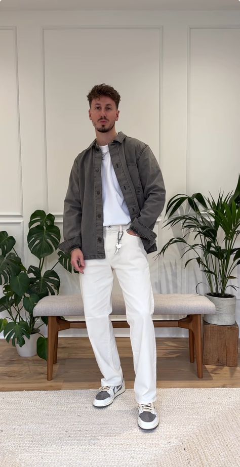 Men Fits Aesthetic, Mens Chill Outfits, Minimalist Men Outfit, Classy Men Outfits Gentleman Style, Mens Fall Fashion Casual, Men Cardigan Outfit, Mens Style Inspiration, Men Winter Style, Earth Tone Outfits Men