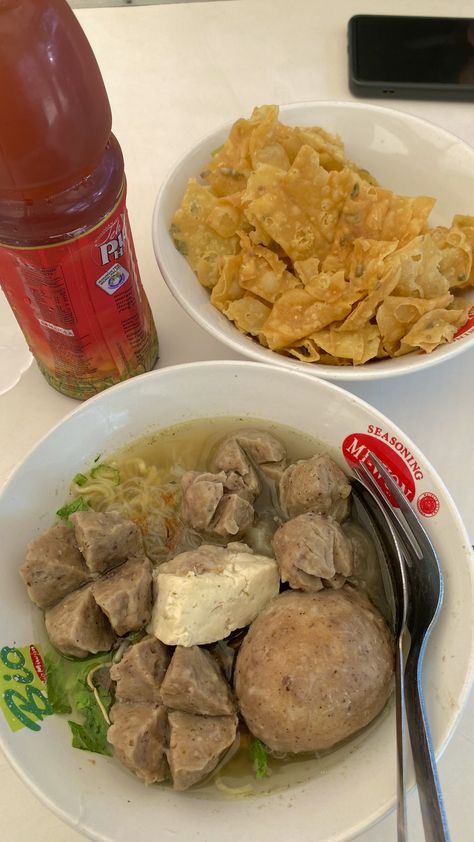 Pap Bakso, Food Date, Indonesian Cuisine, Indonesian Food, Review Produk, Food Cravings, Aesthetic Food, Street Food, Asian Recipes