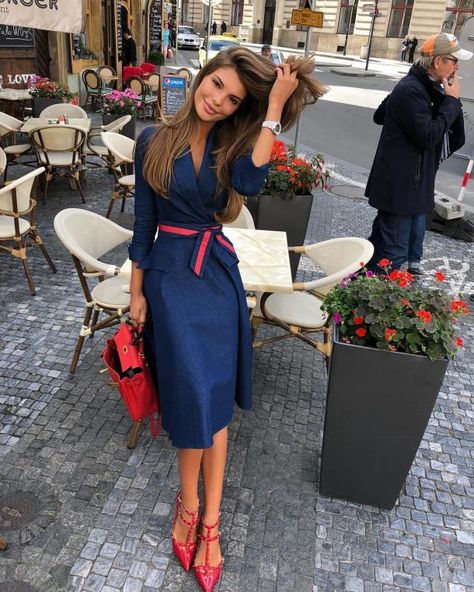 10 Phrases Well-Dressed Women Never Say – Hello Bombshell! Casual Elegant Dresses, Chic Work Outfit, Paris Chic, Well Dressed Women, Looks Street Style, Vestidos Vintage, Red Heels, Looks Chic, Fashion Mode