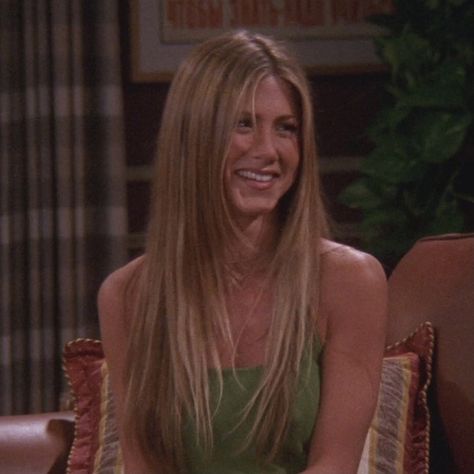 Rachel Friends Long Hair, Rachel Green Long Hair Layers, Rachel Green Bangs, Rachel Green Hair Long, Rachel Green Long Hair, Long Haircut Straight Hair, Jennifer Aniston Hair 90s, Rachel Green Haircut, Jennifer Aniston Long Hair