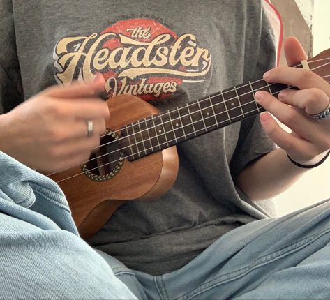 Ukelele Playing Aesthetic, Aesthetic Ukulele Pictures, Music Aesthetic Ukulele, Ukelele Aesthetic Vintage, Music Aesthetic Instruments, Playing The Ukulele, Ukele Aesthetic, Ukulele Astethic, Lester Papadopoulos Aesthetic