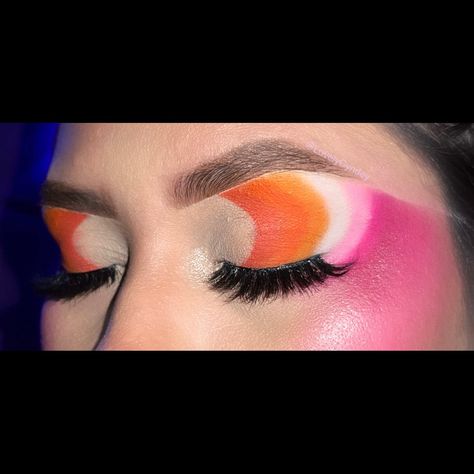 Pride Facepainting, Lesbian Flag Eye Makeup, Lesbian Flag Eyeshadow, Lesbian Flag Makeup Look, Pride Makeup Lesbian Flag, Lesbian Eye Makeup, Maquillage Pride, Lesbian Flag Makeup, Lesbian Pride Nails