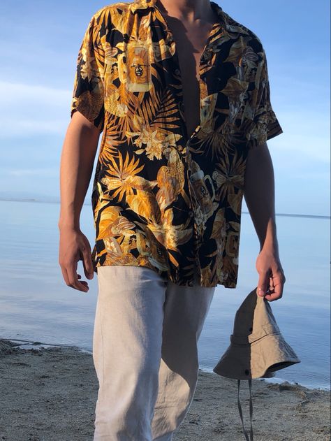 Hawian Shirt Outfits, Hawaiian Shirt Outfit Mens Aesthetic, Hawian Outfits Party, Hawaiian Shirt Outfit Mens, Tropical Shirt Outfit, Outfits Oc, Hawian Shirt, Hawaiian Shirt Outfit, Hawaii Shirt Men