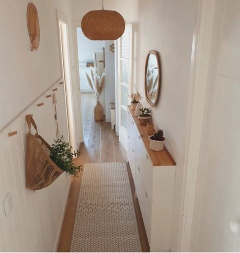 White House Decor, Aesthetic Hallway, Cozy Home Aesthetic, Hall Ways Ideas, Boho Decorating, Narrow Hallway Decorating, Home Hall Design, Wall White, Diy House Renovations