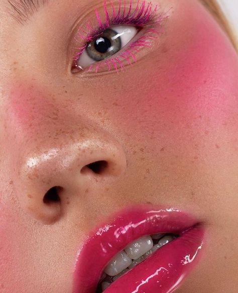 Pink Mascara Looks, Ganni Aesthetic, Blush Lips, Pink Concrete, Pink Mascara, Maquillage On Fleek, Smink Inspiration, Pink Lipstick, Make Up Inspo