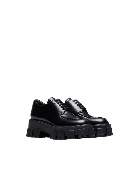 The upper of these brushed leather lace-up shoes, defined by the contrasting block sole, references Prada style from the nineties. Prada Monolith, Prada Style, Dr Shoes, Shoes Prada, Formal Shoes For Men, Leather Belts, Formal Shoes, Leather Lace, Shoes Women