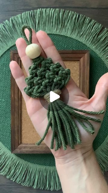 Macame Christmas Tree, Diy Christmas Gifts Macrame, Macrame Ball Ornament, Macrame Doll Ornament, Christmas Tassels Diy, New Macrame Ideas, Macrame Santa Ornaments Diy, Macrame For Christmas, Christmas Ornaments Macrame