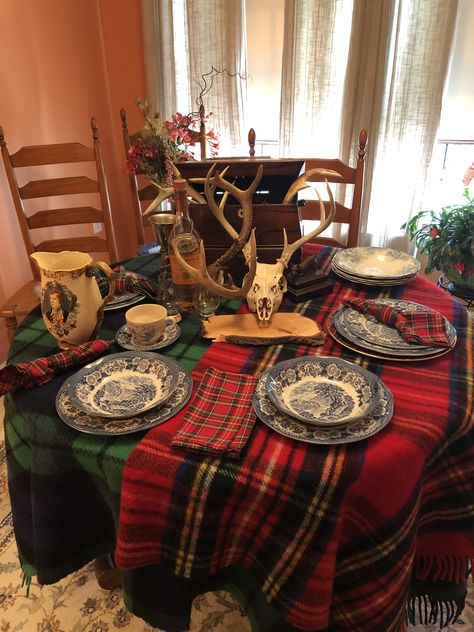 Scotland Table Decor, Scottish Table Setting, Scottish Table Decor, Scottish Themed Party, Scottish Birthday Party, Scottish Party, Burns Night Table Decorations, Scottish Christmas, Burns Dinner