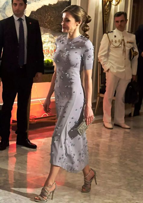 Queen Leticia, David Kibbe, Spanish Queen, 2 Daughters, Navy Blue Lace Dress, Embellished Midi Dress, Estilo Real, Princess Kate Middleton, Letizia Of Spain