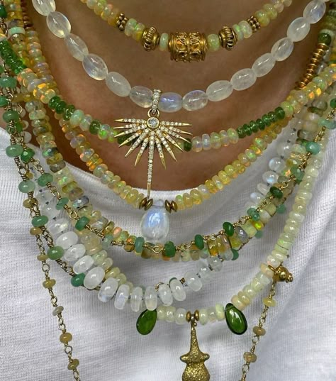 Earthy Gold Aesthetic, Trendy Beaded Jewelry 2023, Neck Mess Necklaces, Earthy Beaded Necklace, Jewelry Beads Aesthetic, Earthy Beaded Jewelry, Earthy Girl Jewelry, Vintage Beaded Jewelry, Maximalist Jewelry Aesthetic