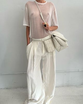 Oversized Outfit Summer, Street Style Outfits Casual, I'm Leaving, St Agni, Artist Style, Summer Trends, White Outfits, Oversized Tee, Wear Pink